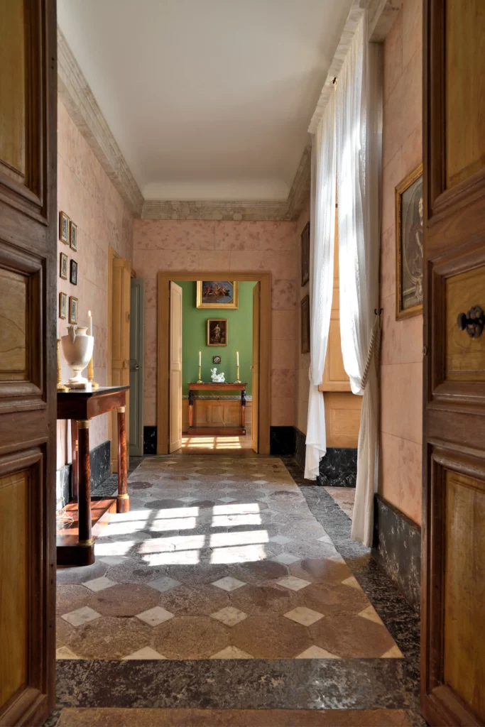Bussy Rabutin -restauration Vestibule Sarcus ©Studio Erick Saillet